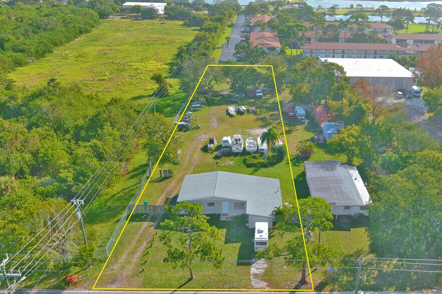 More Photos Of 420 S Plumosa St, Merritt Island General Retail For Sale