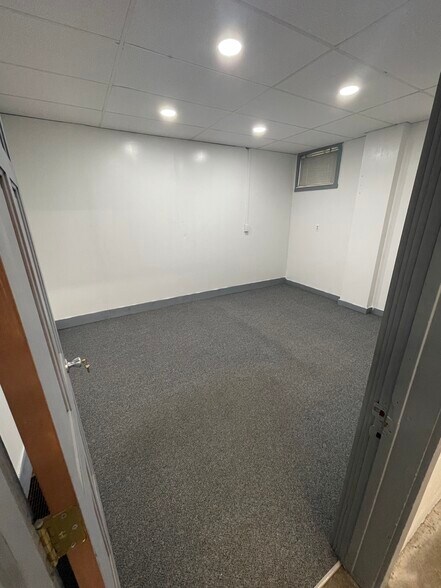 More Photos Of 10 Rhoda St, Farrell Flex For Lease