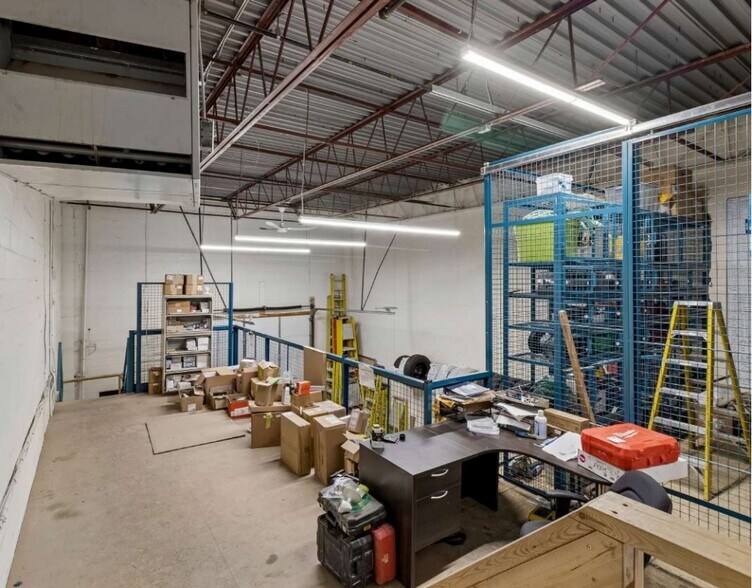 More Photos Of 242 Applewood Cres, Vaughan Light Manufacturing For Sale