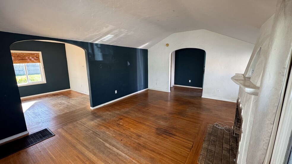 More Photos Of 1266 Washington Ave, Albany Specialty For Sale