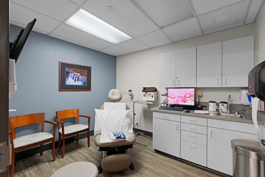 More Photos Of 661 E Altamonte Dr, Altamonte Springs Medical For Sale