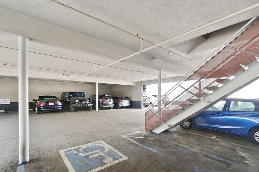 More Photos Of 215 S La Cienega Blvd, Beverly Hills Office For Lease