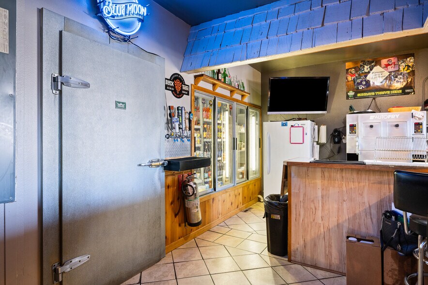 More Photos Of 2 Hays Blvd, Pine Haven Restaurant For Sale