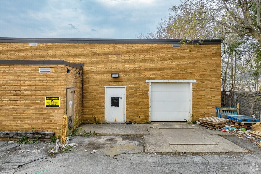 More Photos Of 410-430 W Seneca Tpke, Syracuse Freestanding For Lease