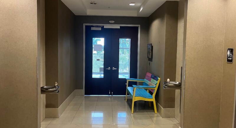 More Photos Of 431 Fairway Dr, Deerfield Beach Office For Lease