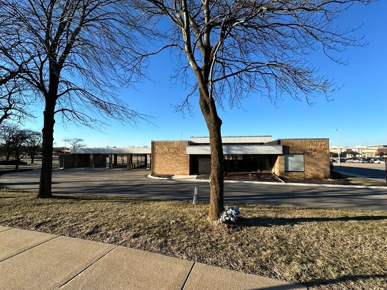 More Photos Of 5510 W Saginaw Hwy, Lansing Freestanding For Sale