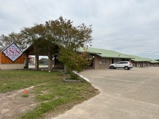 More Photos Of 3149 Highway 72, Three Rivers Hotel For Sale