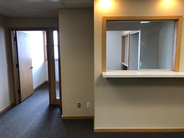 More Photos Of 18300 Minnetonka Blvd, Wayzata Medical For Lease