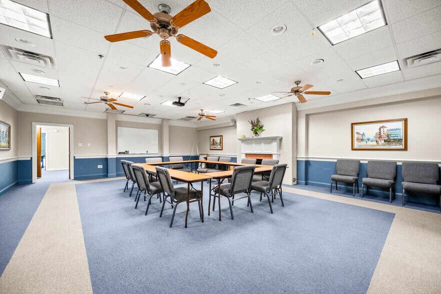 More Photos Of 816 University Pky, Natchitoches Office For Sale