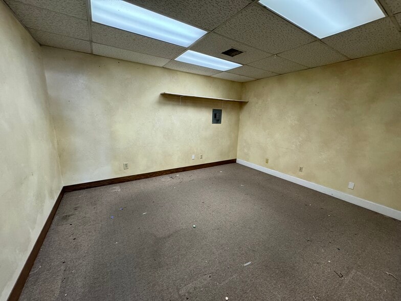 More Photos Of 2458 I 70 Business Loop, Grand Junction Service For Lease