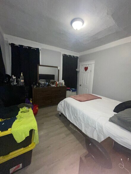 More Photos Of 105-107 Franklin St, Belleville Storefront Retail Residential For Sale