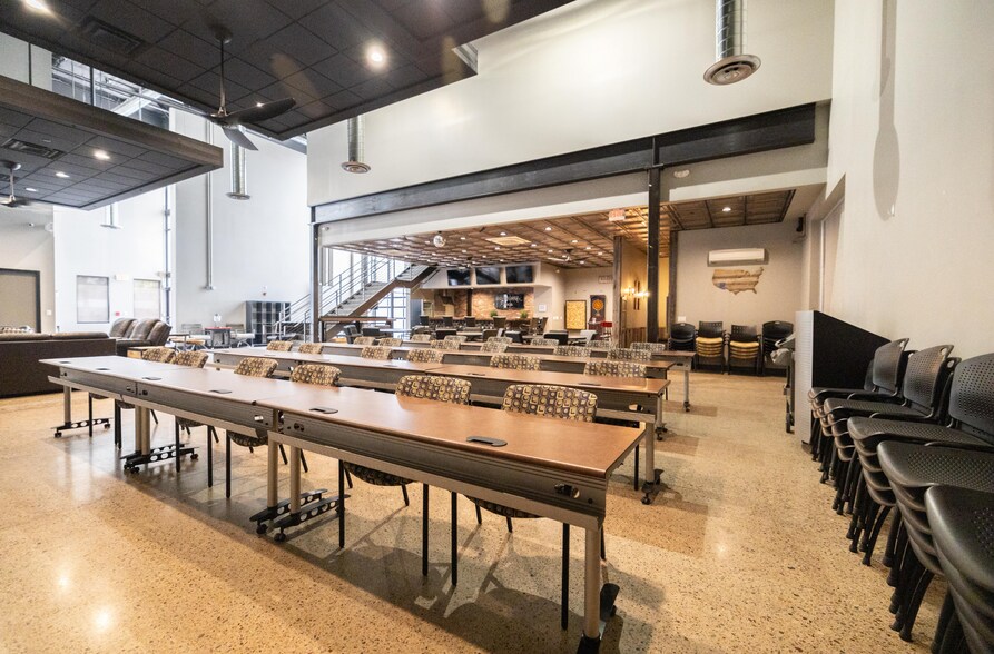 More Photos Of 2065 W Obispo Ave, Gilbert Light Distribution For Sale