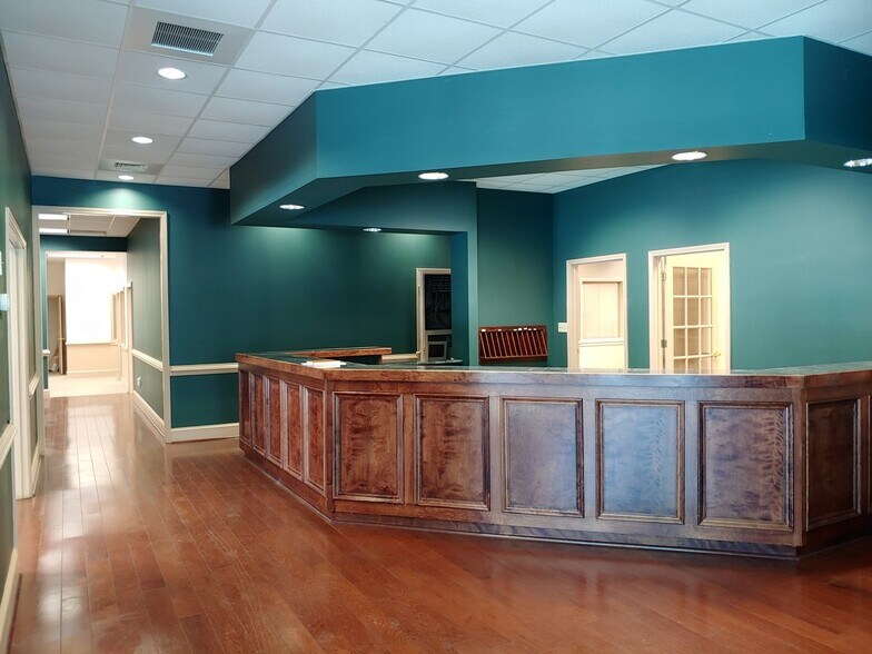 More Photos Of 2512 Independence Blvd, Wilmington Office For Lease