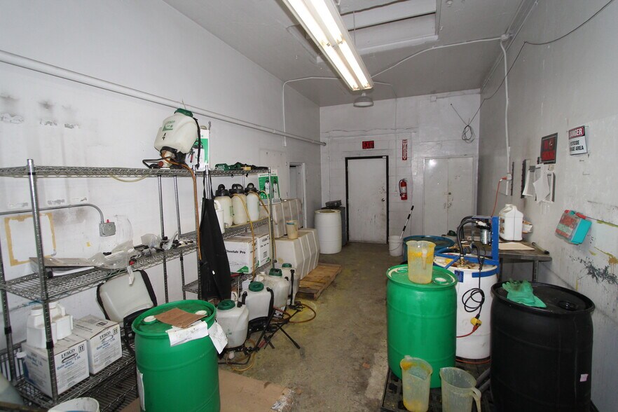 More Photos Of 400 S Pine St, Burlington General Retail For Sale