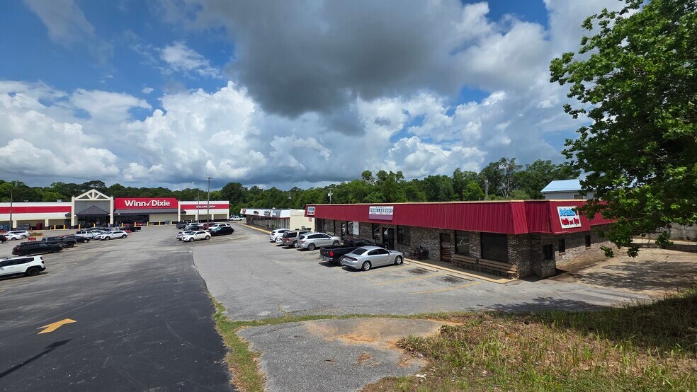 More Photos Of 1026 US Highway 331, Defuniak Springs Storefront For Lease