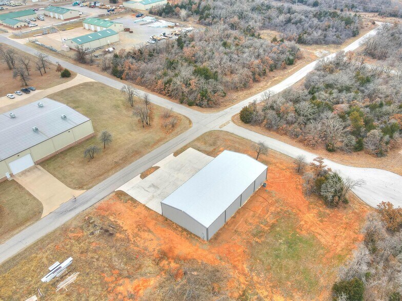 More Photos Of 1736 Red Oak Lane, Guthrie Warehouse For Lease