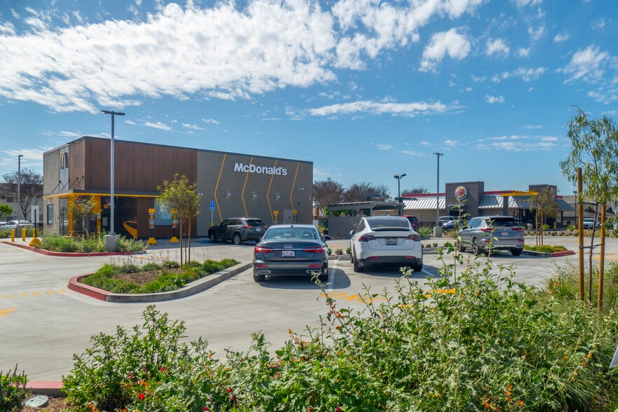Primary Photo Of 10146 Artesia Blvd, Bellflower Fast Food For Sale