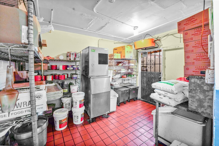 More Photos Of 486 W 20th St, San Pedro Storefront Retail Residential For Sale