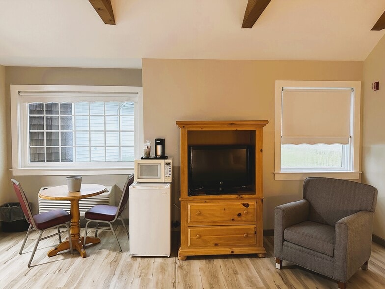 More Photos Of 2439 Old Philadelphia Pike, Lancaster Hotel For Sale