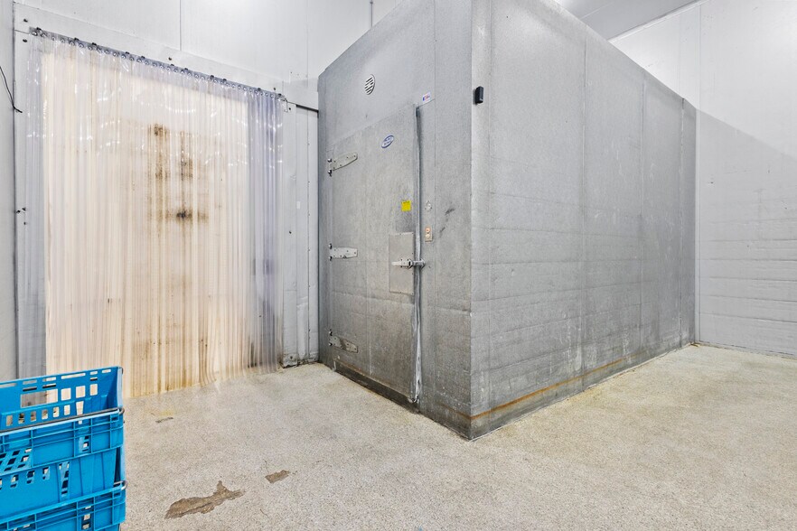 More Photos Of 1250-1264 SW Biltmore St, Port Saint Lucie Warehouse For Sale