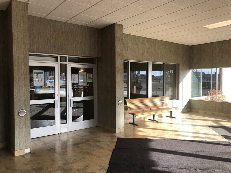 More Photos Of 1604 1st St S, Willmar Storefront For Sale