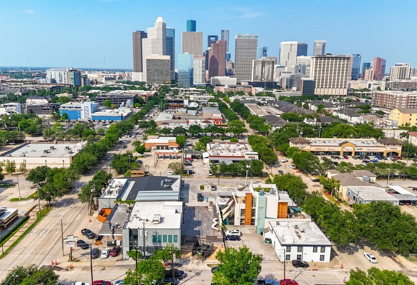 More Photos Of 606 Dennis St, Houston Storefront For Sale