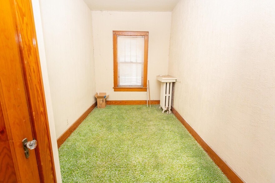 More Photos Of 219 Norris Ave, McCook Storefront For Sale