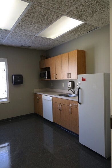 More Photos Of 1664 W Smith Valley Rd, Greenwood Medical For Lease