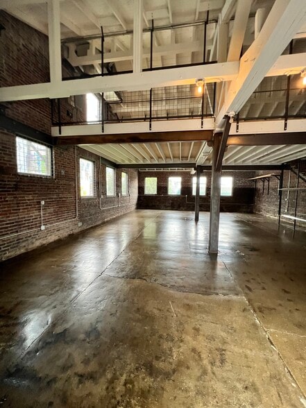 More Photos Of 4 Foundy St, Asheville Office For Lease