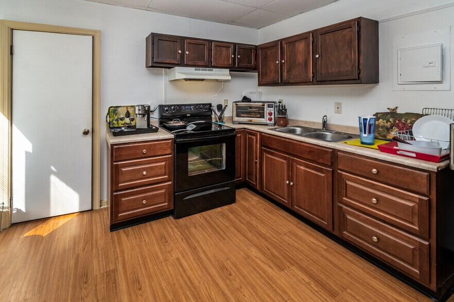 More Photos Of 99 S Main St, Lambertville Storefront For Sale