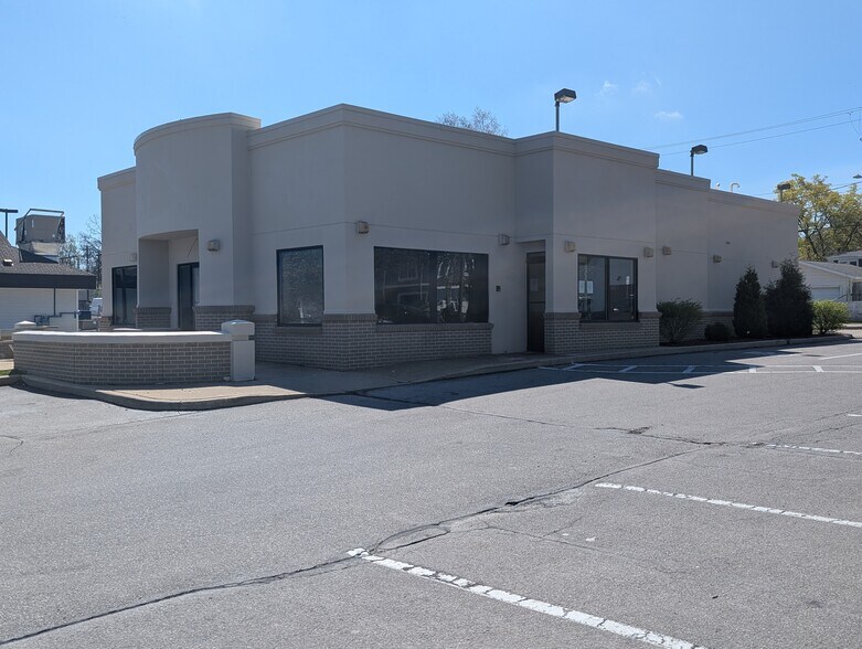Primary Photo Of 816 E Front St, Traverse City Fast Food For Lease