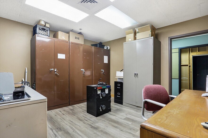 More Photos Of 35 S Main St, Batesville Warehouse For Sale