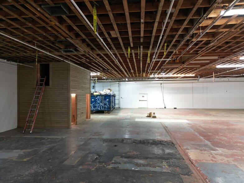 More Photos Of 5341 SE McLoughlin Blvd, Portland Freestanding For Sale