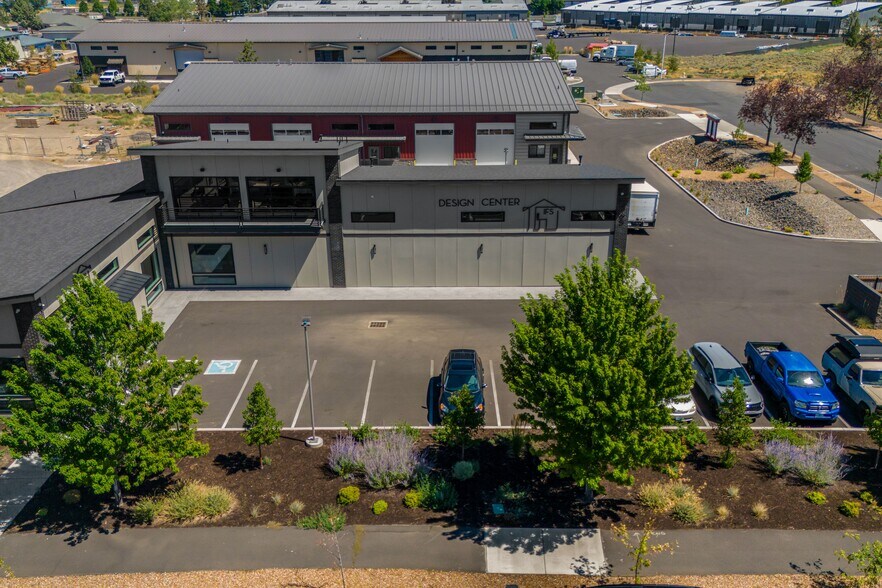 More Photos Of 565 SW Tamarack Ct, Redmond Industrial For Sale