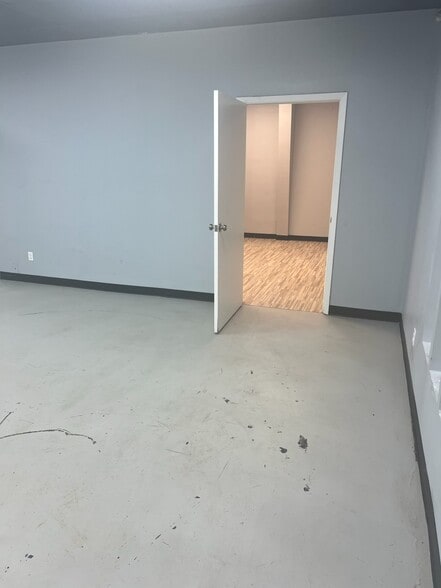 More Photos Of 14606 Sheraton St, Houston Warehouse For Sale