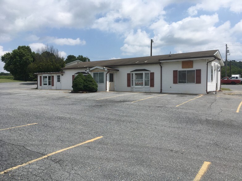 More Photos Of 4014 Mountville Rd, Jefferson Restaurant For Lease