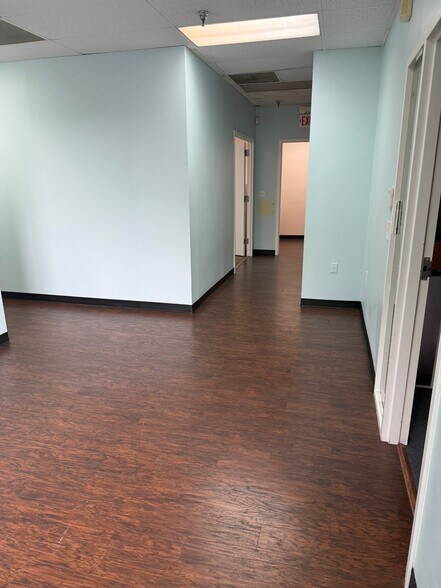 More Photos Of 201 Ritchie Rd, Capitol Heights Warehouse For Lease