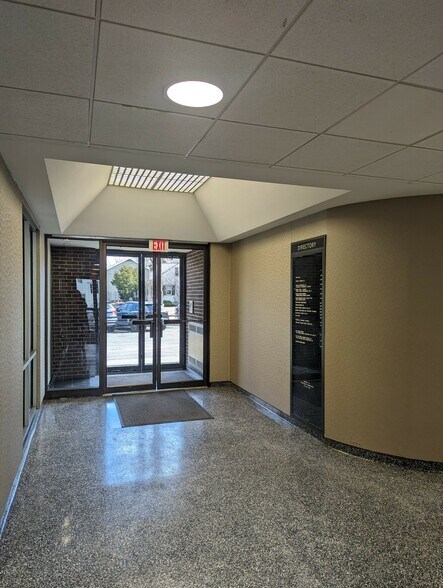 More Photos Of 330 S Naperville Rd, Wheaton Office For Lease