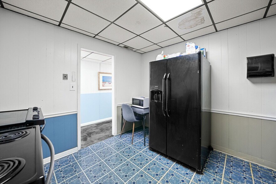 More Photos Of 1959 Fort Campbell Blvd, Clarksville Freestanding For Sale