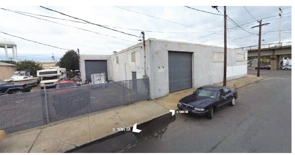 More Photos Of 651-655 W Hoffman Ave, Lindenhurst Manufacturing For Lease
