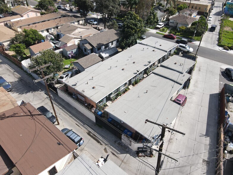 More Photos Of 19 E 69th St, Long Beach Multifamily For Sale