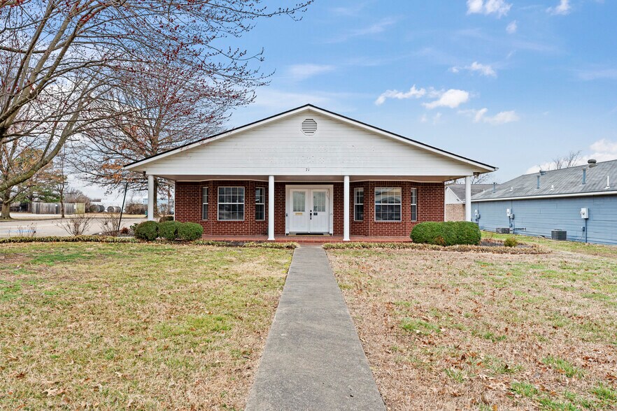 More Photos Of 71 Colt Square Dr, Fayetteville Loft Creative Space For Sale