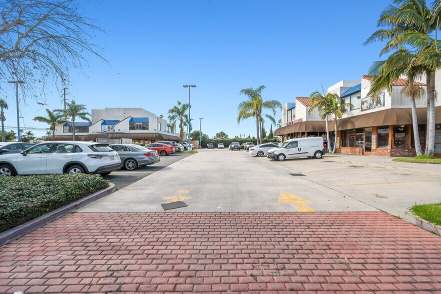 More Photos Of 2715 W 1st St, Santa Ana Unknown For Lease