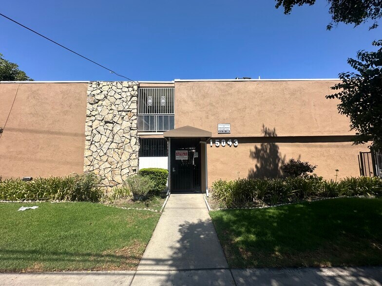 More Photos Of 15043 Victory Blvd, Van Nuys Apartments For Sale