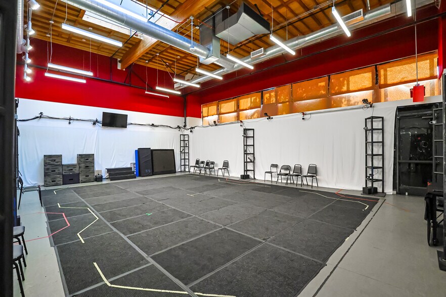 More Photos Of 1532 N Highland Ave, Los Angeles Office For Sale