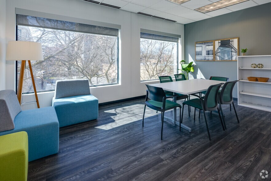 Photo of Unkwn Floor Ste Office for 4