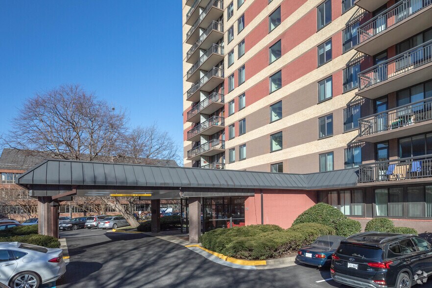 More Photos Of 801 N Pitt St, Alexandria Apartments For Sale