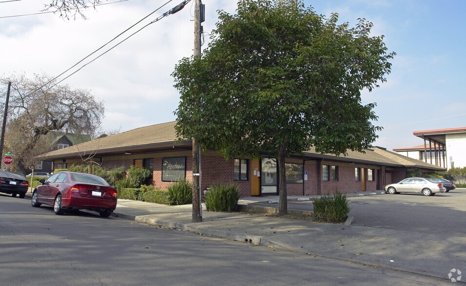 More Photos Of 912-918 N Lincoln St, Stockton Medical For Sale