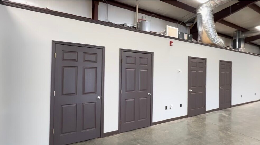 More Photos Of 111 Spacegate Dr, Huntsville Warehouse For Sale