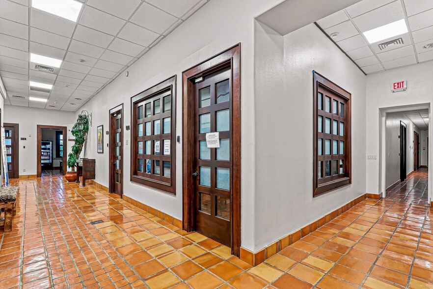 More Photos Of 11860 Vista del Sol Dr, El Paso Medical For Sale